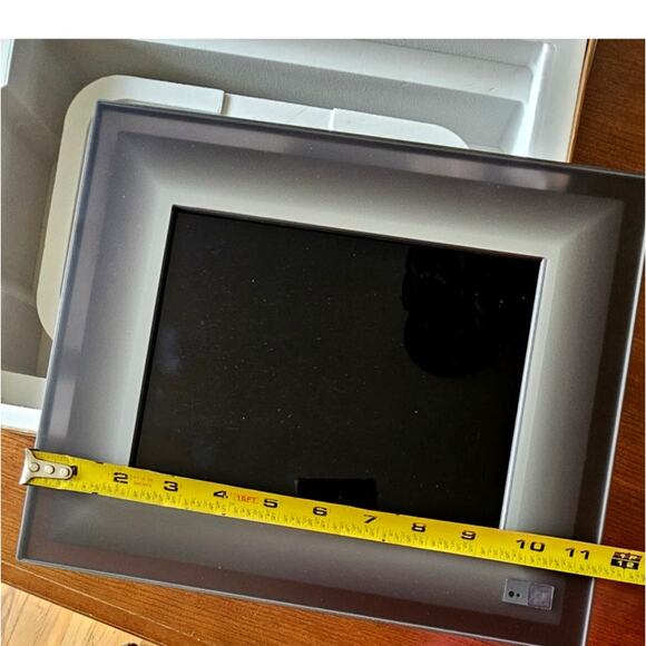 Aura Digital Photo Picture  Display 11 inch frame, 6 inch display - Picture 5 of 8